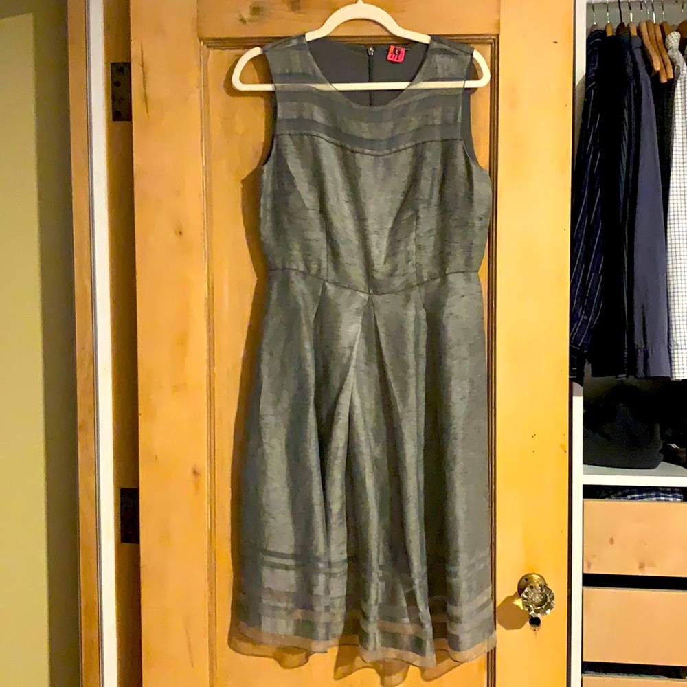 Ellie Tahari sleeveless dress in perfect condition